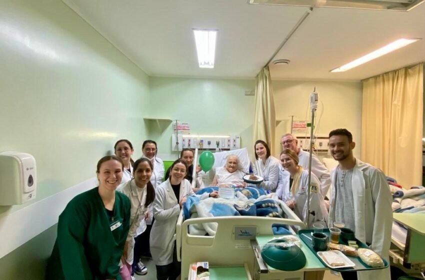 Hospital Regional São Paulo celebra aniversário e alta de paciente de 87 anos