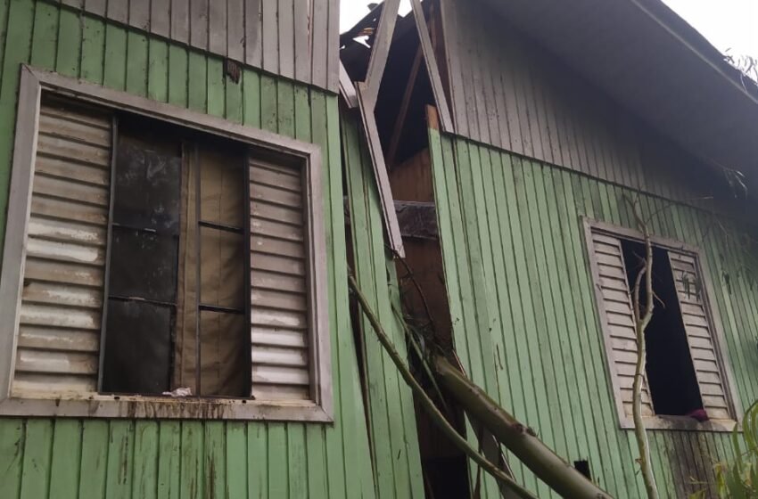 Vendaval e chuvas intensas causam estragos em municípios do Oeste de Santa Catarina