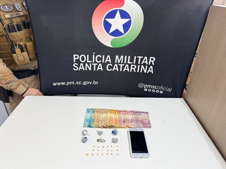 Polícia Militar prende dois suspeitos de tráfico de drogas e corrupção de menores em Xanxerê