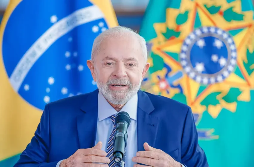 Avião presidencial de Lula faz pouso de segurança no México após problema técnico