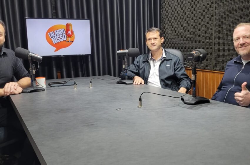 Prefeito Freitas e Vice Chrystian falam sobre planos para Ponte Serrada em entrevista ao Podcast Falando Nisso