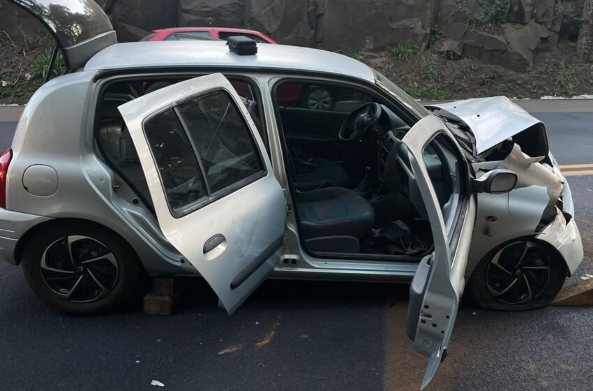 Colisão entre dois veículos mobiliza socorro na BR-282 em Chapecó