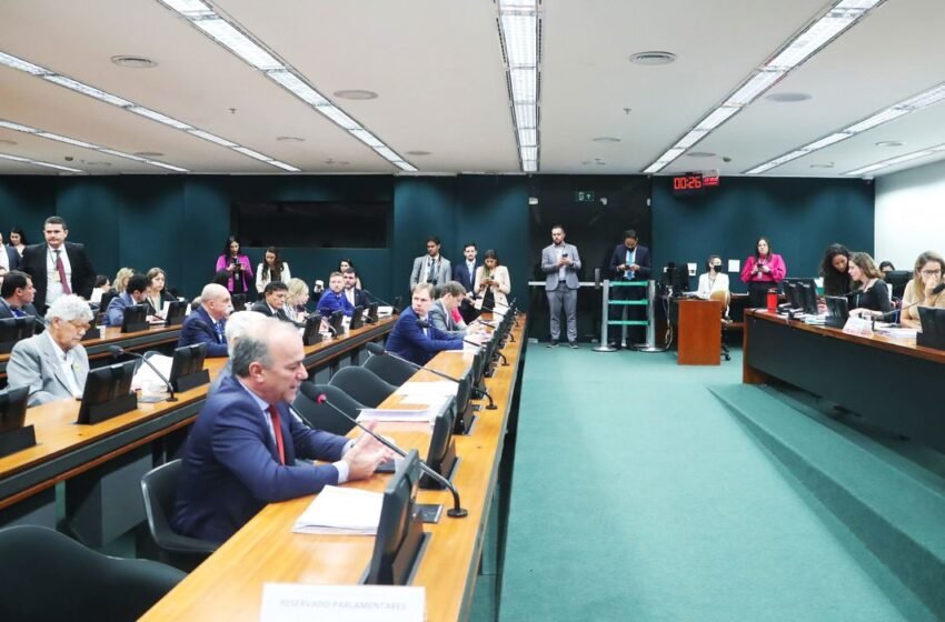  CCJ da Câmara aprova PEC que limita decisões monocráticas no STF e em tribunais superiores
