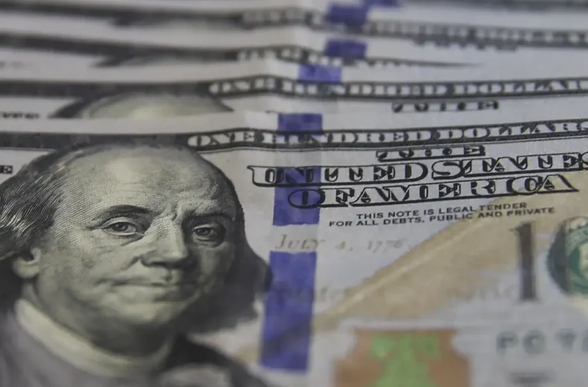  Dólar atinge R$ 5,70 e Bolsa de Valores fecha em queda em dia de turbulências no mercado financeiro