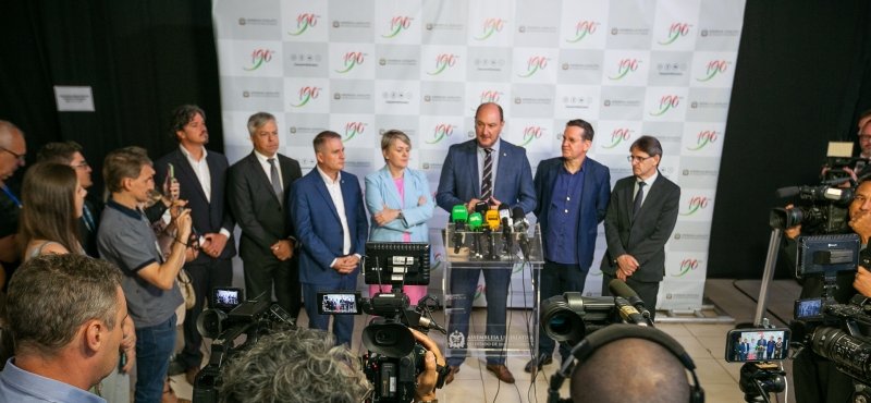  Coletiva de parlamentares abre o Alesc Itinerante em Chapecó