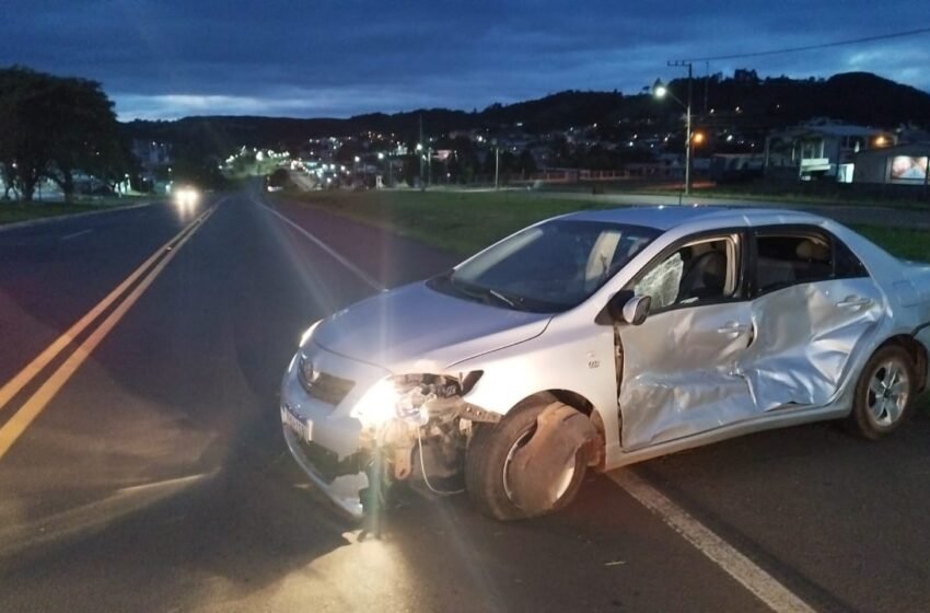 Acidente de trânsito entre dois veículos na BR-282 em Ponte Serrada