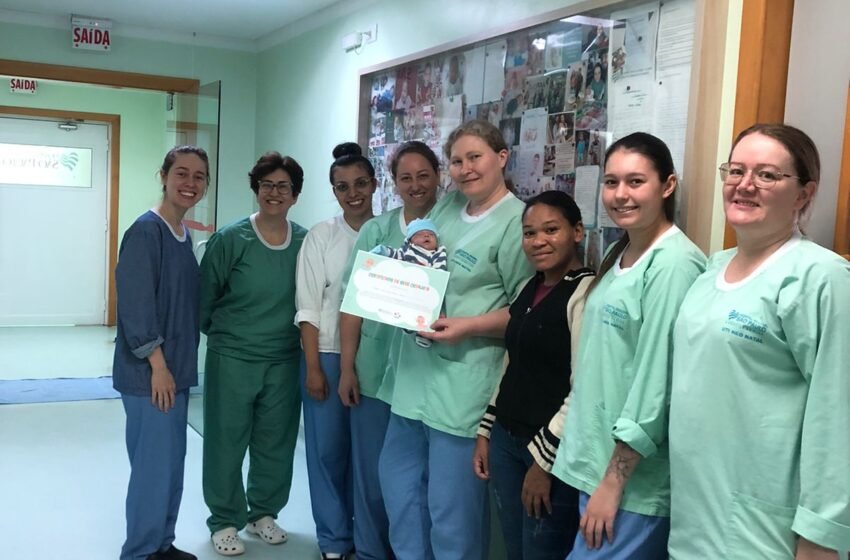 HRSP comemora alta de bebê após três meses de internação na UTI Neonatal