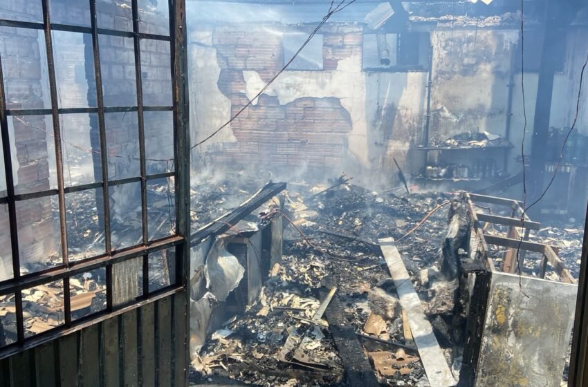 Incêndio destrói edificação na aldeia Toldo Chimbangue, em Chapecó