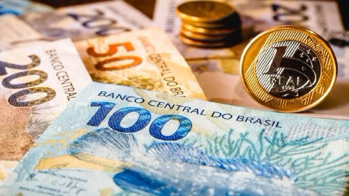 Décimo terceiro salário: confira prazos, direitos e como planejar o uso do benefício