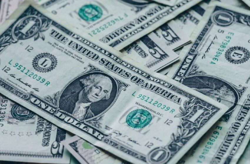 Dólar fecha a R$ 6 pela primeira vez na história