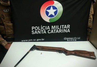 Homem é preso por violência doméstica e porte ilegal de arma de fogo em Xanxerê