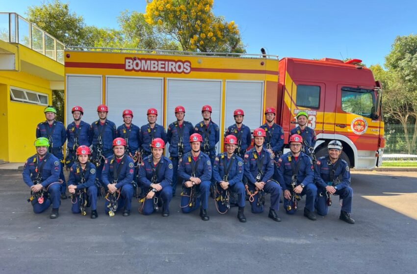 Bombeiros de Chapecó realizam treinamento intensivo de salvamento em altura