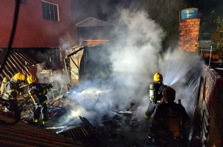 Incêndio em residência mobiliza Corpo de Bombeiros em Chapecó