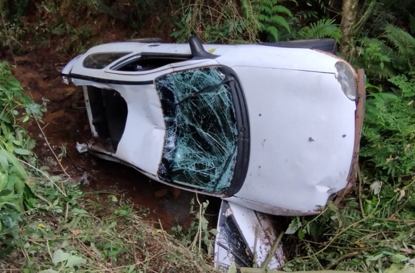 Vítima de 69 anos é resgatada após passar um dia em ribanceira na BR-282, em Ponte Serrada