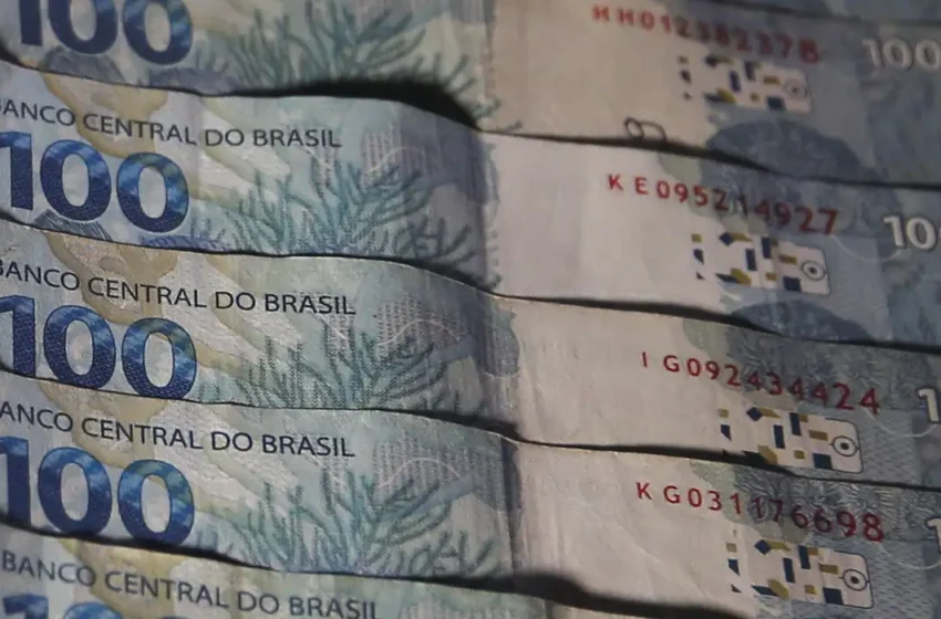 Poupança tem mais saques que aplicações em novembro