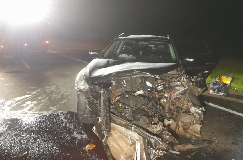 Colisão entre dois carros e caminhão mobiliza equipes de resgate na BR-282, em Faxinal dos Guedes