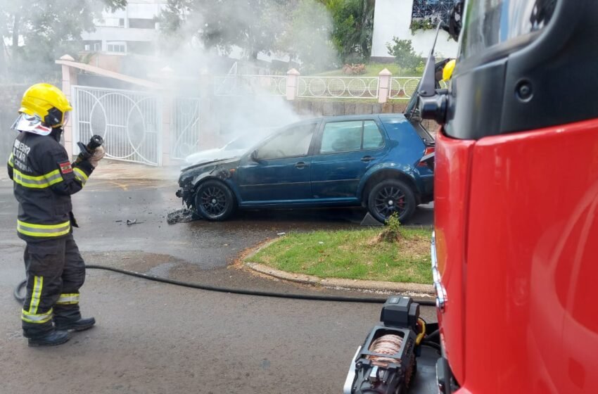 Incêndio em veículo de passeio mobiliza Corpo de Bombeiros de Xanxerê