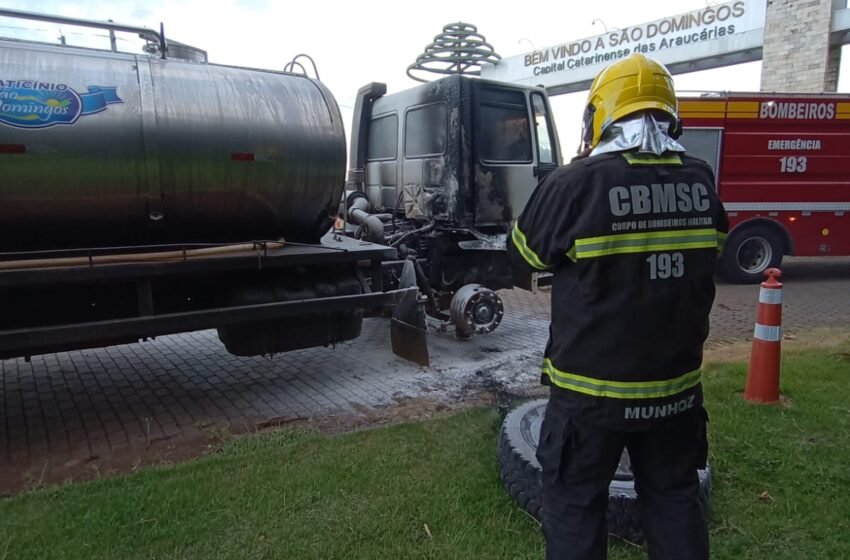 Princípio de incêndio em caminhão de transporte de leite mobiliza bombeiros em São Domingos
