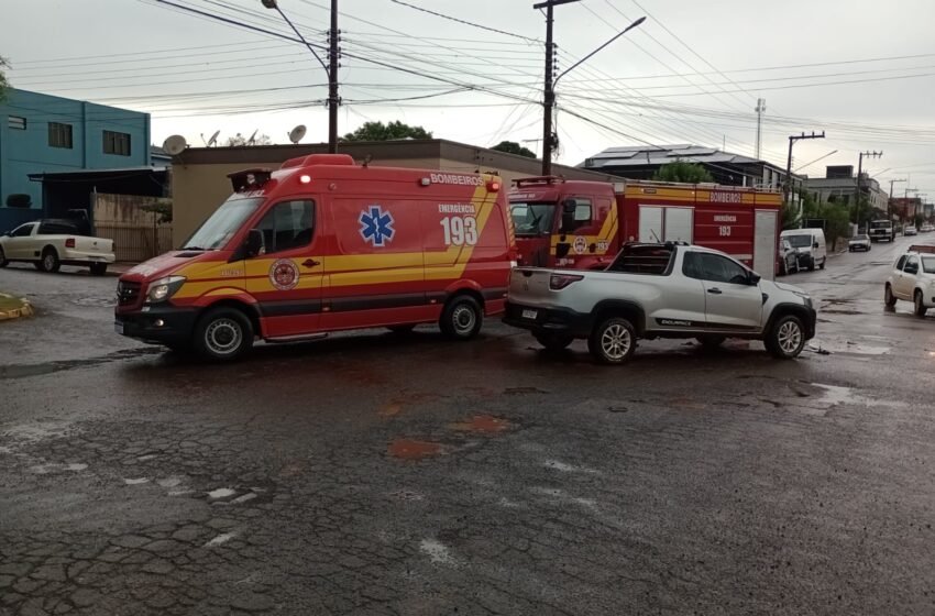 Colisão entre motocicleta e automóvel deixa homem ferido em São Domingos