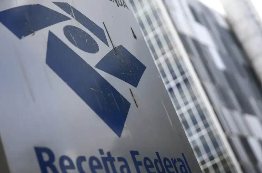 Receita alerta para golpes com taxa falsa sobre Pix