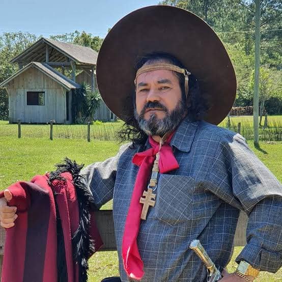 Cantor Baitaca sofre acidente de carro no RS