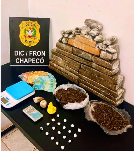 Polícia Civil prende três pessoas com grande quantidade de drogas em Chapecó