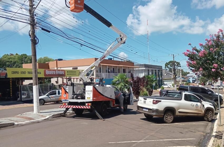 Prefeitura de Faxinal dos Guedes realiza manutenções na iluminação pública