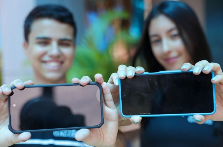 Proibição de celular na escola é bem-vinda, mas não é suficiente