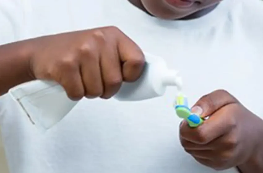 Anvisa suspende creme dental da Colgate após relatos de reações