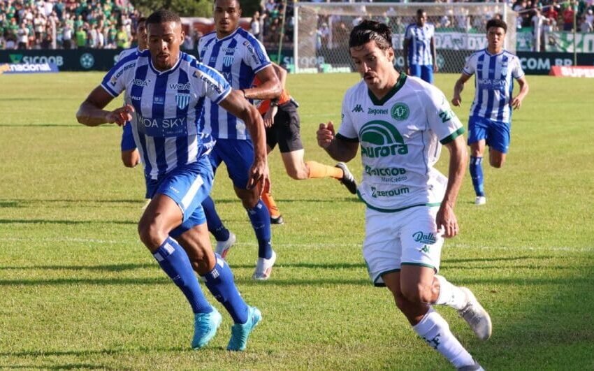 Chapecoense e Avaí empatam em jogo movimentado pela final do Catarinense