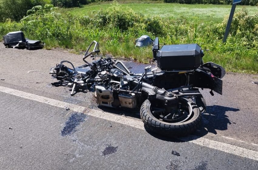  Colisão entre carro e moto na BR-282 deixa motociclista ferido em Ponte Serrada