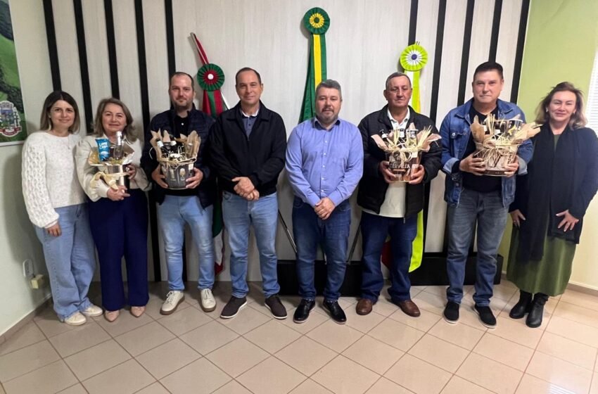  Peccini e Dago demonstram gratidão e reconhecimento aos ex-prefeitos, pela contribuição na construção da história de 30 de Bom Jesus