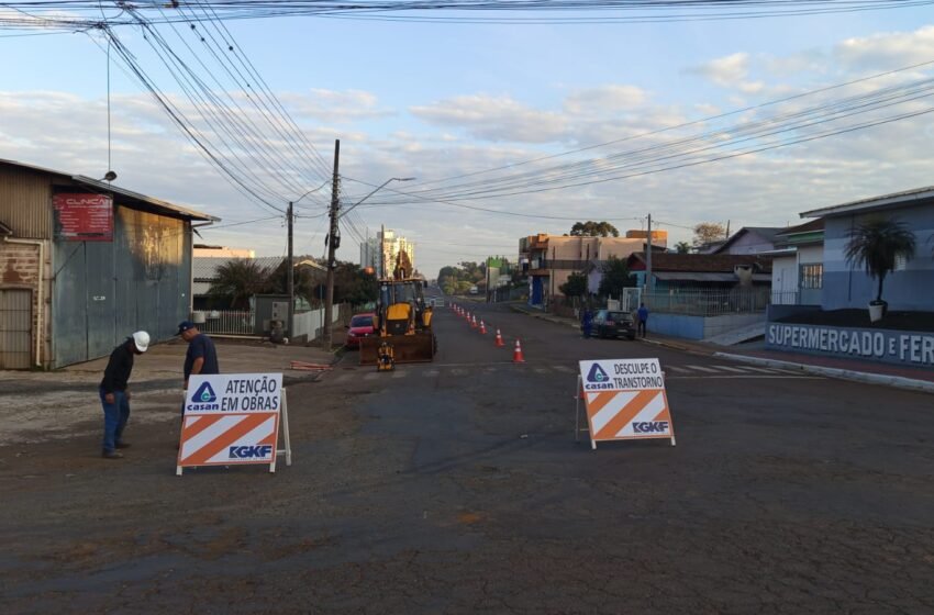  Faxinal dos Guedes: inicia as obras para a recuperação asfáltica na rua 20 de Janeiro