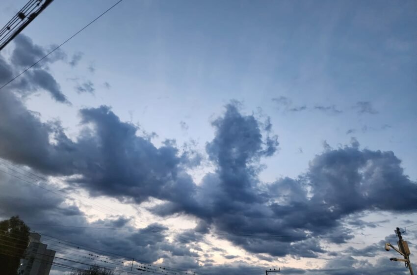  Sexta-feira de céu nublado e chuvas localizadas em Santa Catarina
