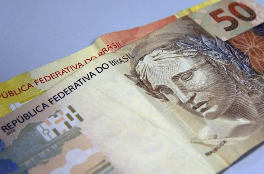Caixa libera abono salarial para nascidos em setembro e outubro
