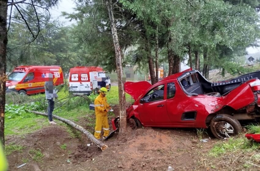  Duas pessoas ficam feridas em capotamento na BR-282, em Cunha Porã