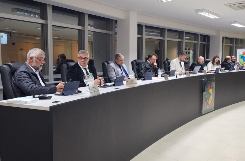 Câmara de Vereadores aprova projeto sobre construções residenciais e recebe convite de escola municipal