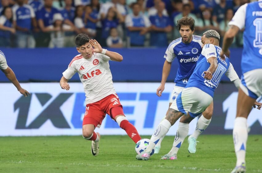  Cruzeiro vence o Inter no Mineirão pela 21ª rodada do Brasileirão
