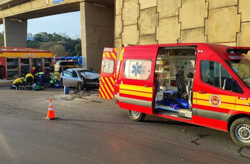 Condutor fica ferido após colisão contra viaduto na BR-282 em Chapecó