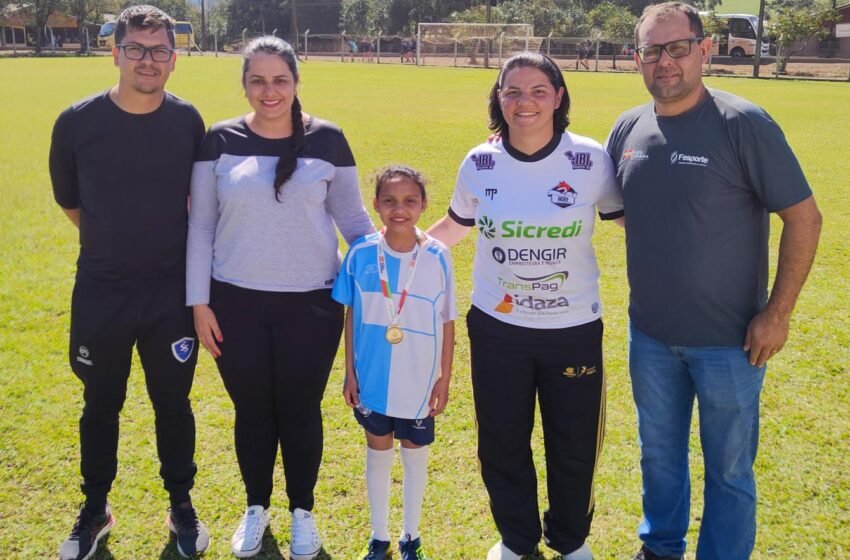  Menina surda se destaca e faz história no Moleque Bom de Bola