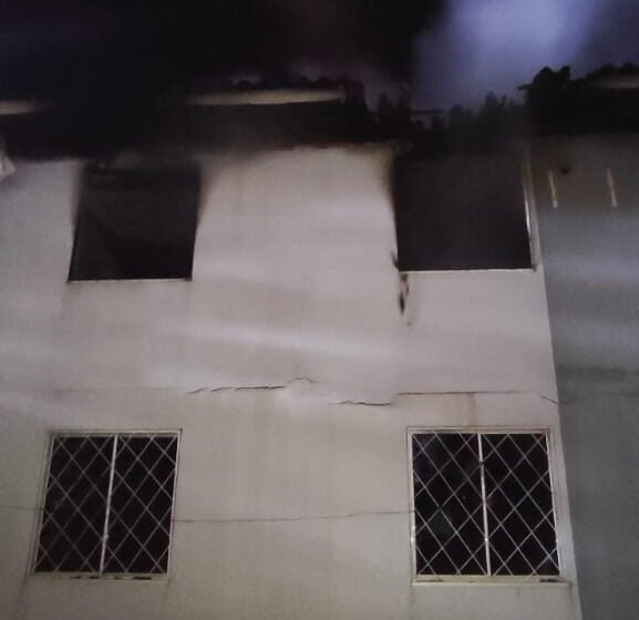  Explosão seguida de incêndio interdita bloco residencial em Chapecó