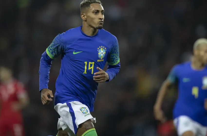  Raphinha e Vinicius Júnior são indicados ao prêmio Bola de Ouro