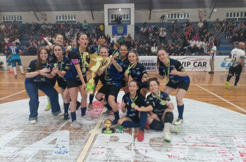  Kompasso é campeã do aberto de futsal feminino em Catanduvas