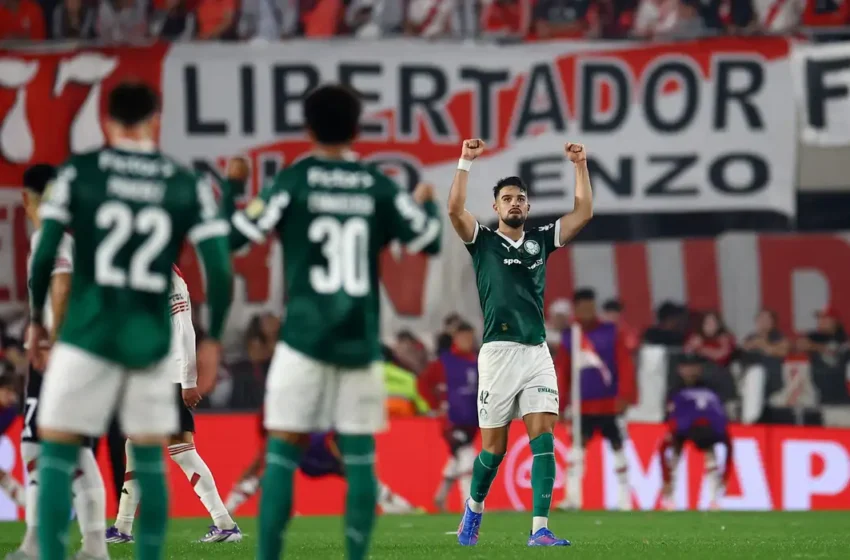  Palmeiras supera pressão e derrota River no Monumental de Núñez