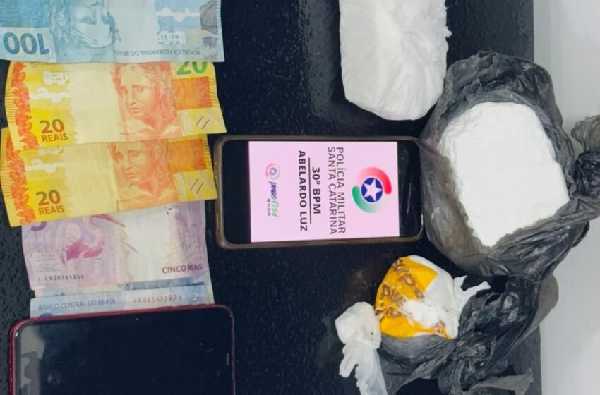  Polícia Militar apreende cocaína e efetua prisão de duas pessoas emAbelardo Luz