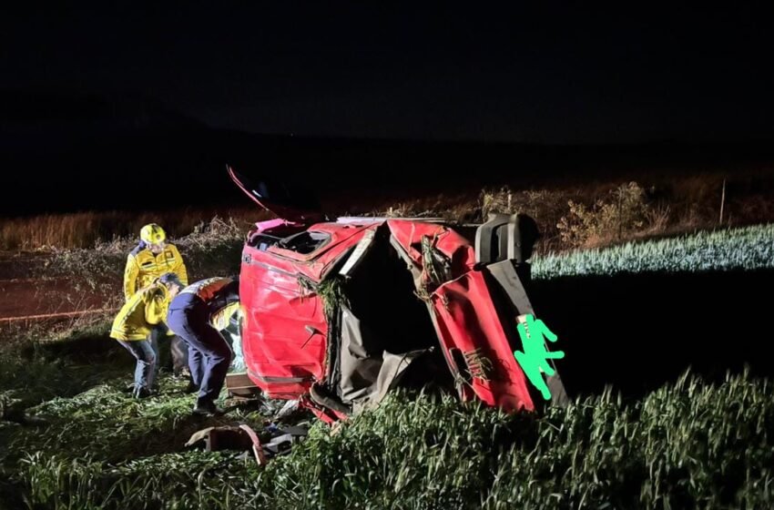  Saída de pista com capotamento deixa dois homens feridos na SC-161, em Anchieta