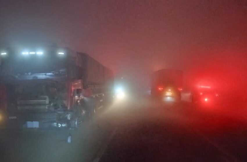  Colisão entre carros e caminhão mobiliza Bombeiros em Ouro Verde