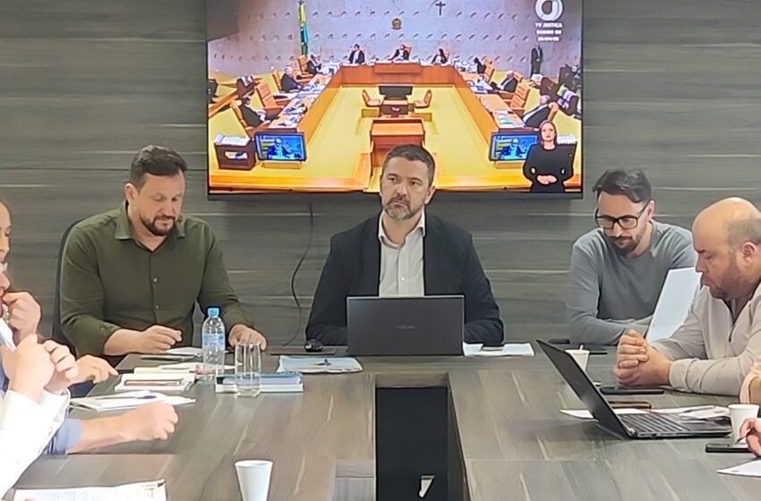  Legislativo de Faxinal dos Guedes realiza tarde de intensas reuniões nesta segunda-feira (29)
