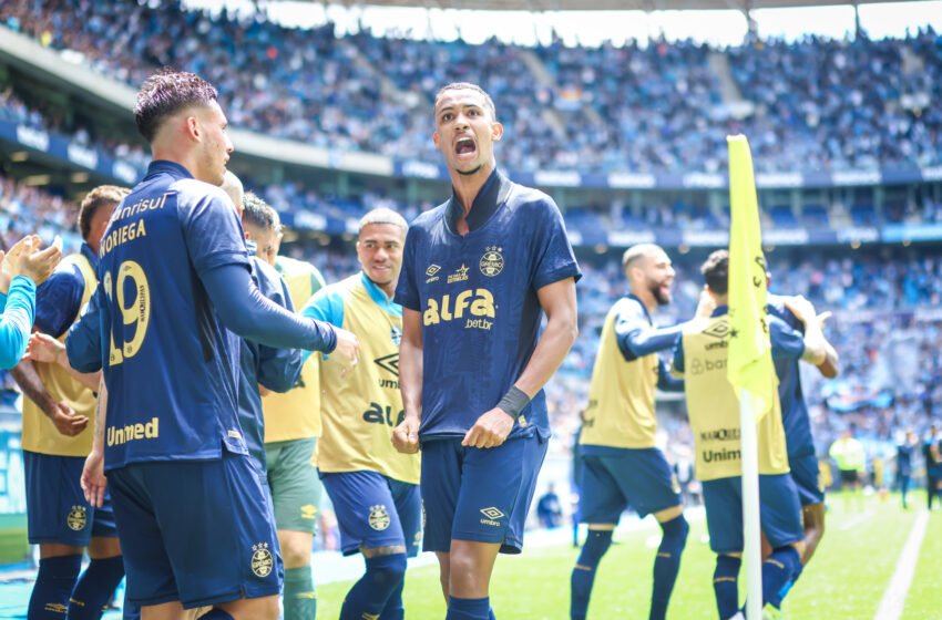  Grêmio vence o Vitória e faz a festa da torcida na Arena