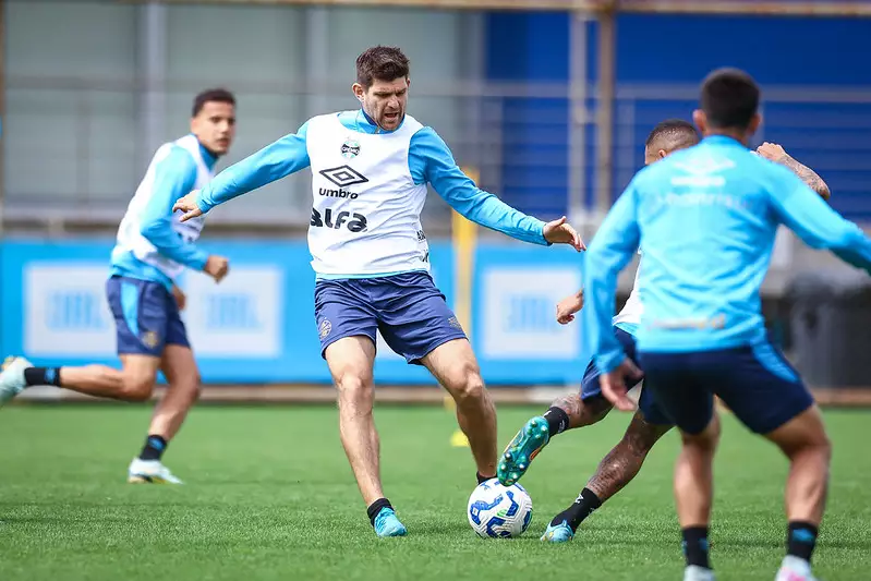  Santos e Grêmio duelam na Vila Belmiro pela 26ª rodada do Brasileirão